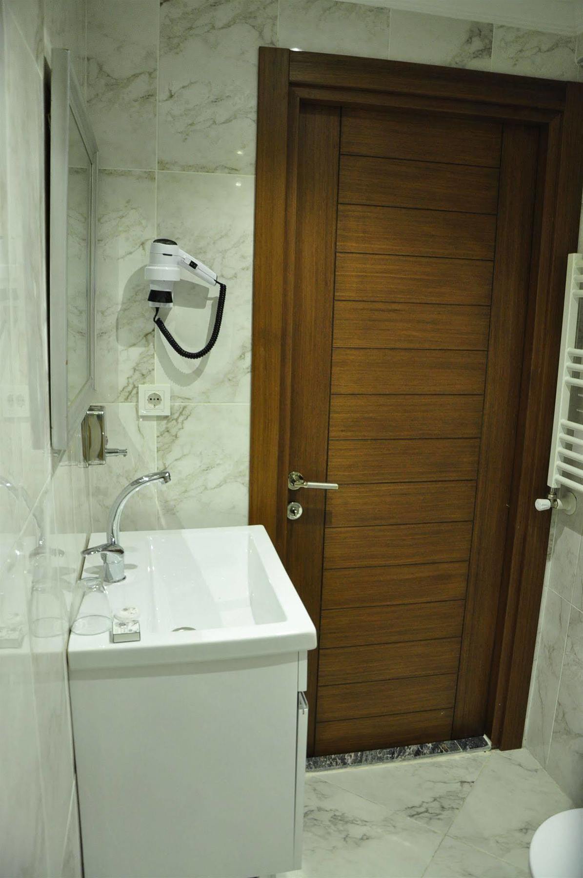 Guest House Harbiye อิสตันบูล ภายนอก รูปภาพ